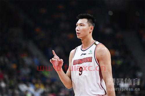 易建联年薪多少钱