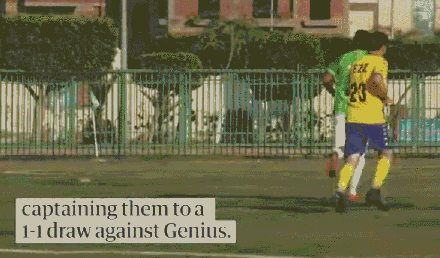 75岁球员踢职业比赛