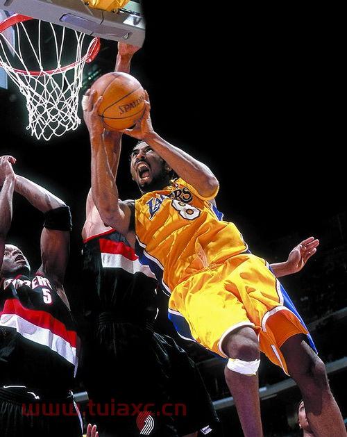 湖人领先开拓者